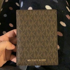 Michael kors passport holder